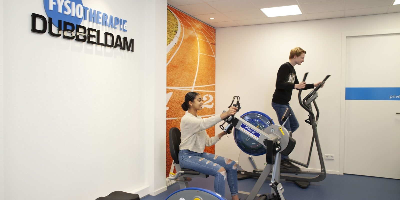 2 mensen zijn bezig met een gezonde leefstijl