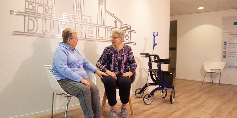 Fysiotherapie Dubbeldam Dordrecht – Artrose Artrose patiënten in de wachtkamer wachtende op de fysiotherapeut